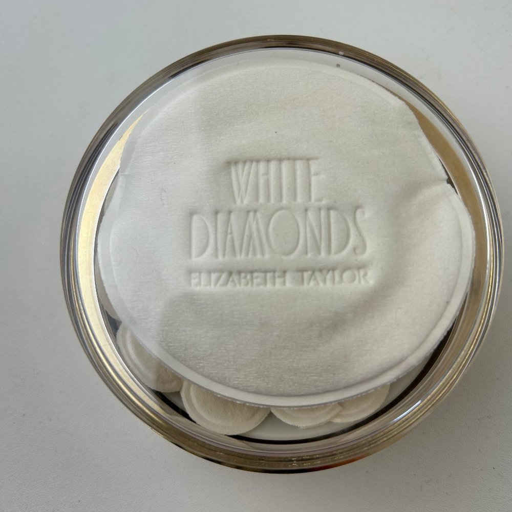 New White Diamonds by Elizabeth Taylor Perfumed Sopa with Holder 3.5 Oz